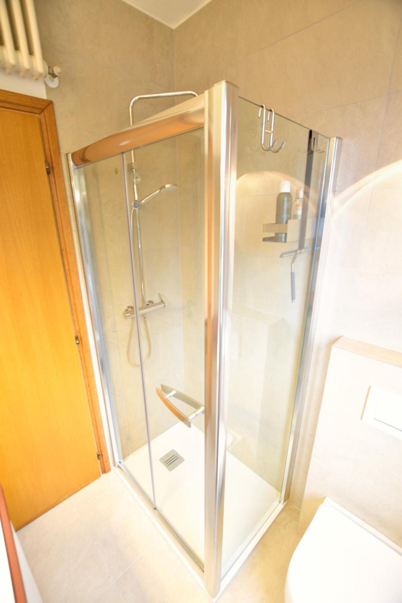 2-Bedroom Lakeview Apartment Bella Gaeta San Siro  Eksteriør billede